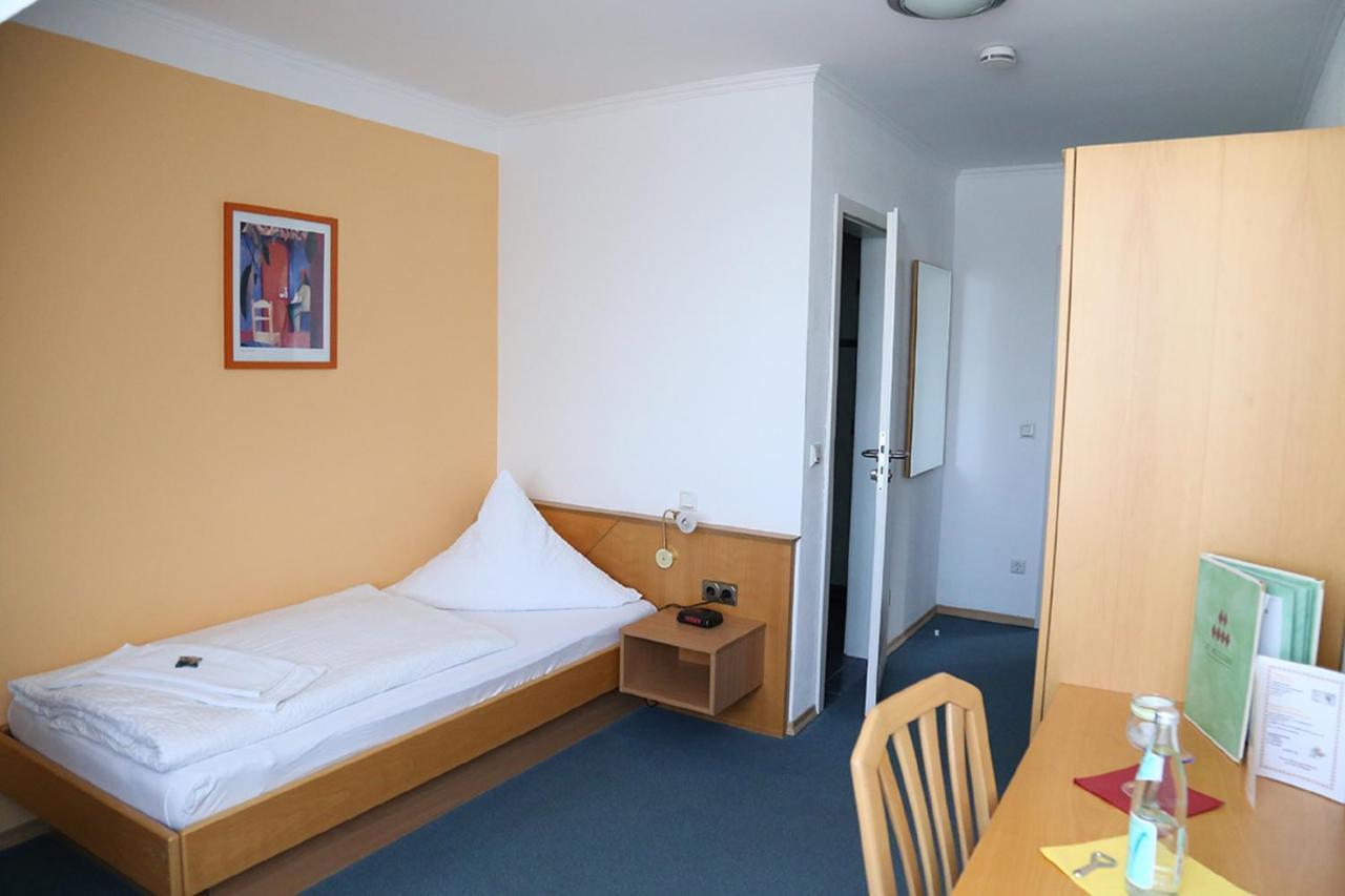 Hotel Zu Muellers Winkelhausen à Langenmosen Extérieur photo